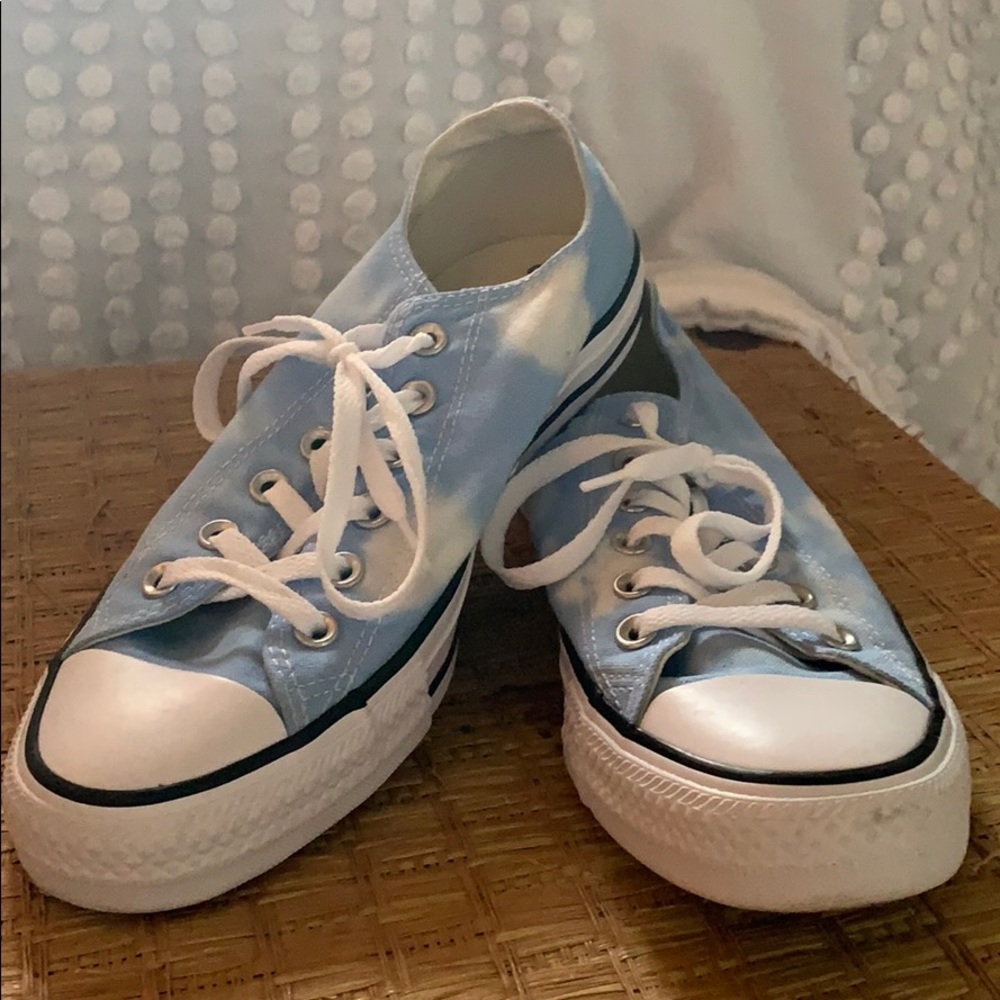Blue and white tie dye converse